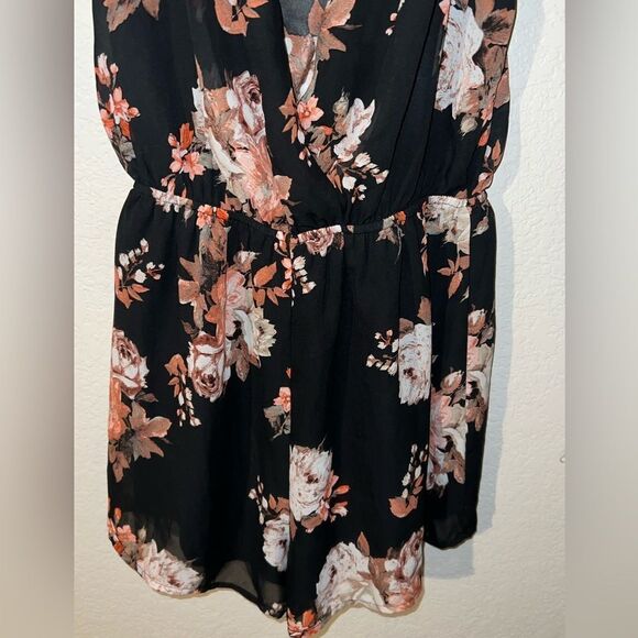 AUDREY 3 + 1 BLACK FLORAL ROMPER SIZE MEDIUM - Picture 3 of 6